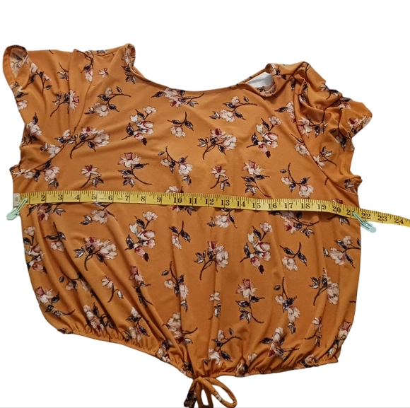 Rewind Blouse Criss-cross Back and Elastic Waist. XXL - Picture 4 of 4